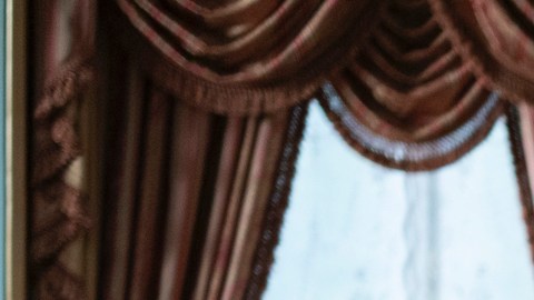 Carrie Coon y Morgan Spector en una escena de 'The Gilded Age' de HBO.