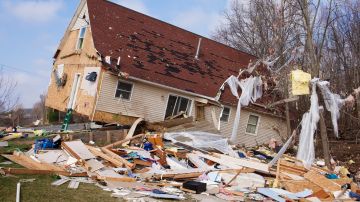 Tornado en Kentucky: video de hombre tocando el piano junto a su casa arrasada emociona a las redes sociales