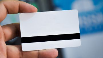 Foto de una tarjeta de identificación en blanco