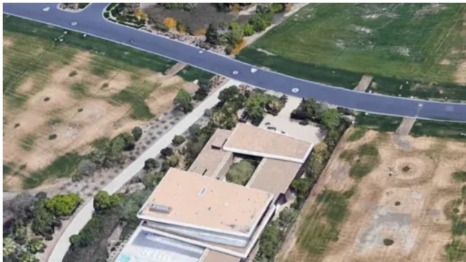 Así se ve desde las alturas el lote que albergará el nuevo hogar de Kim Kardashian (Google Earth)