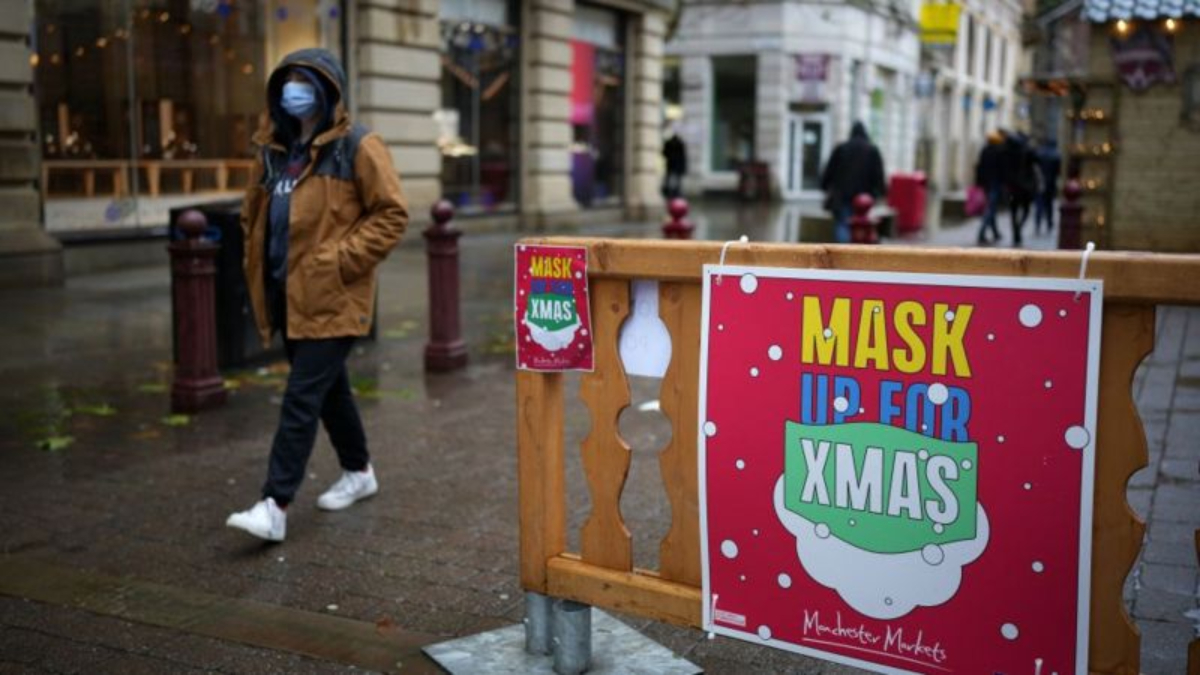 Reino Unido exhortó a su población a suspender las fiestas de Navidad.