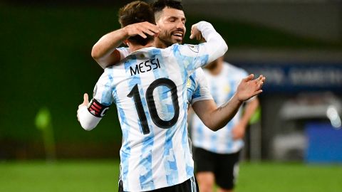 Aguero junto a Messi en un partido de la Copa América.