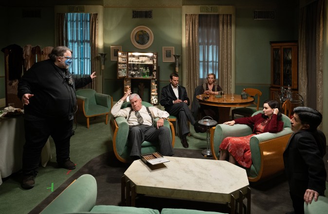 De izquierda a derecha: Guillermo del Toro, Ron Perlman, Bradley Cooper, Toni Collette, Roony Mara y Mark Povinelli.