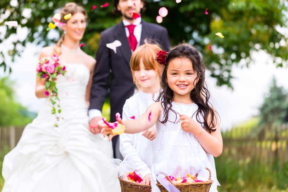 Los mejores diseños de vestidos para la niña de las flores de tu boda - La  Opinión