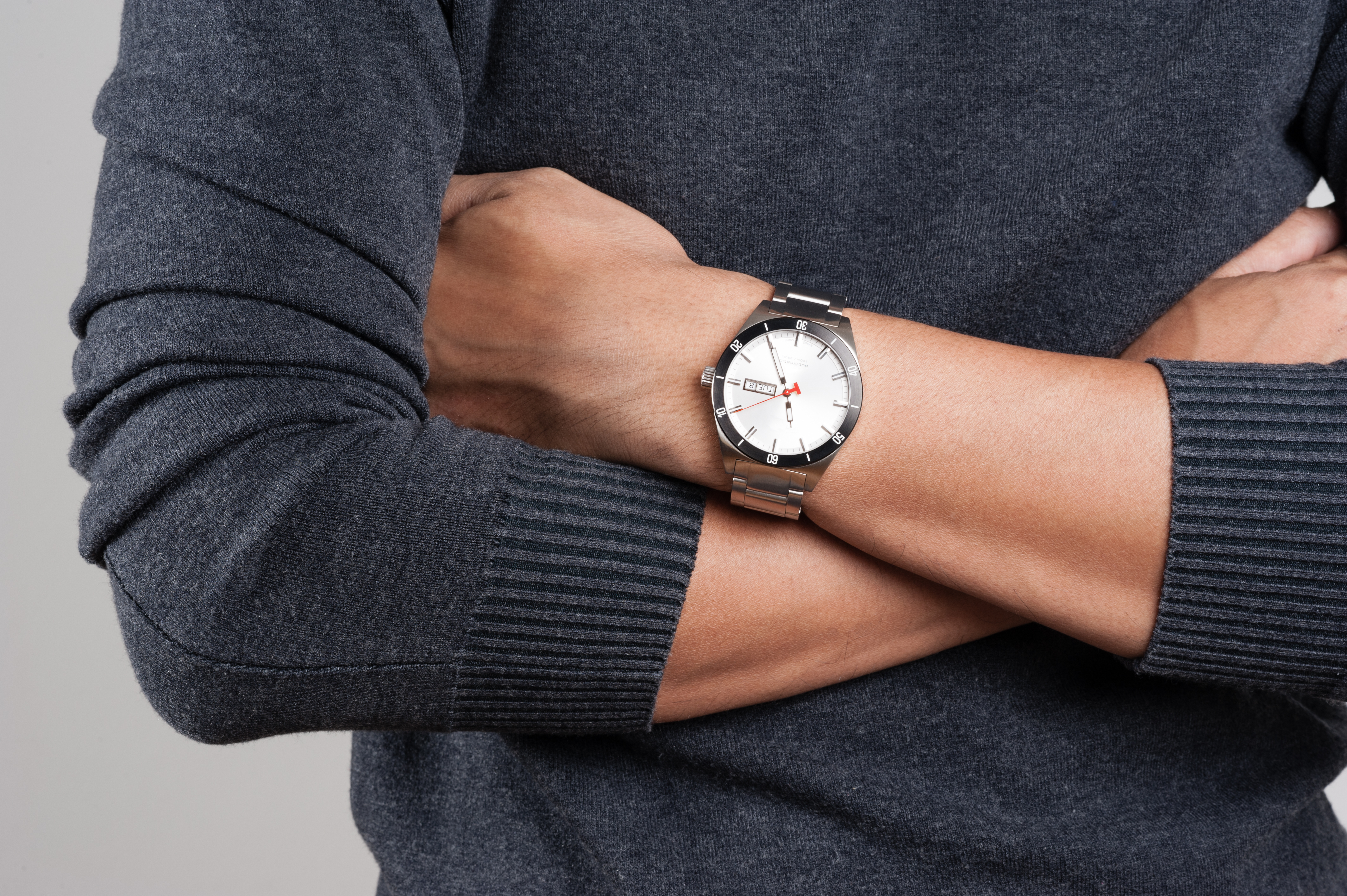 Relojes de hombre para regalar en Navidad por menos de $100 - La Opinión
