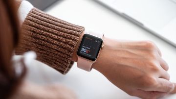 Los relojes inteligentes o smartwatch son capaces de medir el ritmo cardíaco