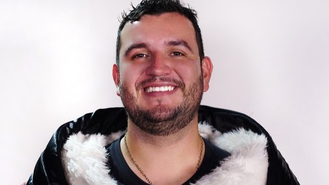 Conoce la casa de Edén Muñoz, el exvocalista de Calibre 50 que se lanzó como solista