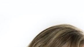 Octavio Ocaña junto a la actriz Ana Bertha Espín y César Bono en la serie 'Vecinos'.