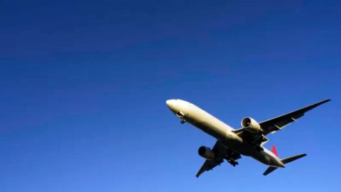 5G: cómo afecta esta tecnología a los aviones comerciales (y por qué las aerolíneas en EE.UU. hablan de un peligro inminente)