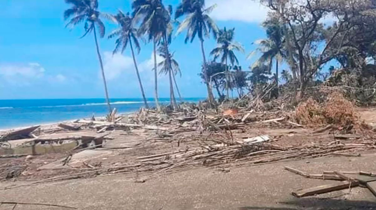 Una imagen de la capital, Nuku'alofa, muestra el daño después del tsunami del sábado.
