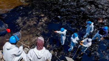 Tonga: el grave derrame de petróleo en la costa de Perú a causa de la erupción del volcán en la nación insular