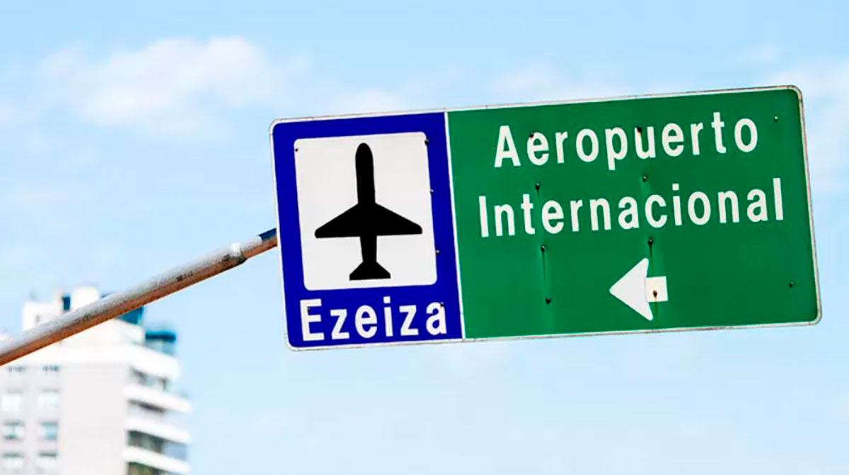 “La única salida es el aeropuerto”: el éxodo de jóvenes profesionales de Argentina