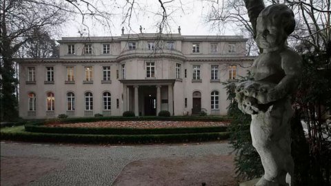 Holocausto: los 90 minutos en los que los nazis decidieron la "solución final a la cuestión judía"