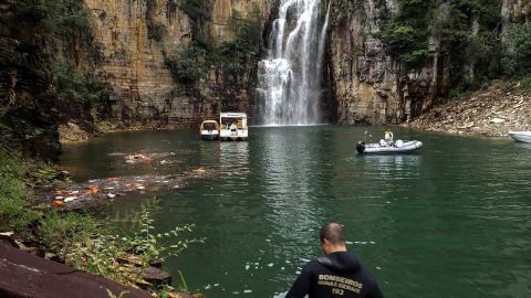 Trabajos de búsqueda y rescate de víctimas en el lago Furnas, municipio de Capitólio, Brasil.