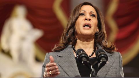 Kamala Harris dice que el asalto al Capitolio “refleja la fragilidad de la democracia”