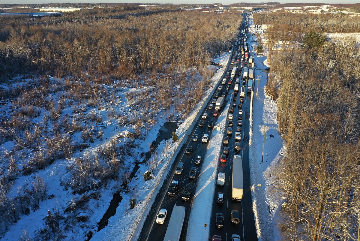 5 deaths and a traffic jam lasting almost 24 hours was the balance of the snowfall in the US Atlantic region.