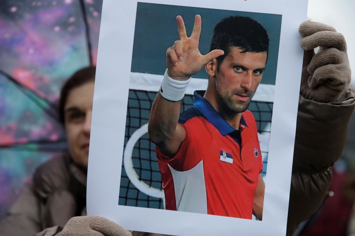 Protestas a favor de la postura del tenista Novak Djokovic en su natal Serbia.