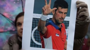 Protestas a favor de la postura del tenista Novak Djokovic en su natal Serbia.