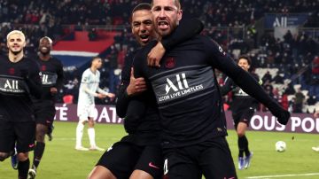 Sergio Ramos celebra eufórico su primer tanto con el PSG.