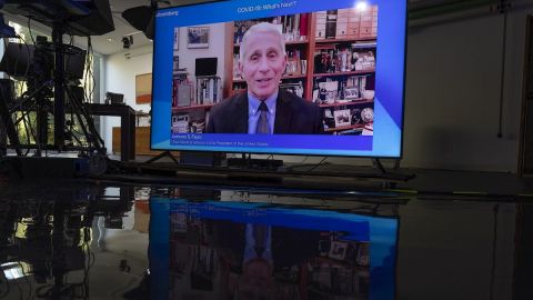 Anthony Fauci, optimista ante la posibilidad que Ómicron llegue a su pico en febrero