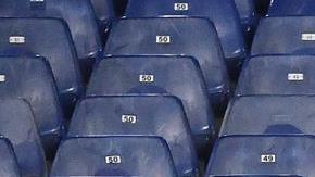 Un solitario aficionado del Genoa fue testigo de la derrota contra la Spezia.