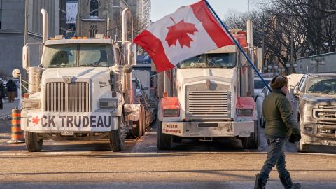 Trasladan a Justin Trudeau y su familia a lugar secreto por temor a protestas ante mandatos sobre vacunas