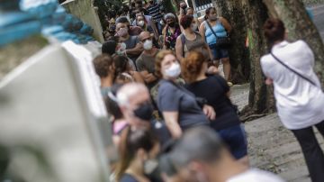 Brasil registra casi 100,000 casos de COVID en 24 horas por variante Ómicron