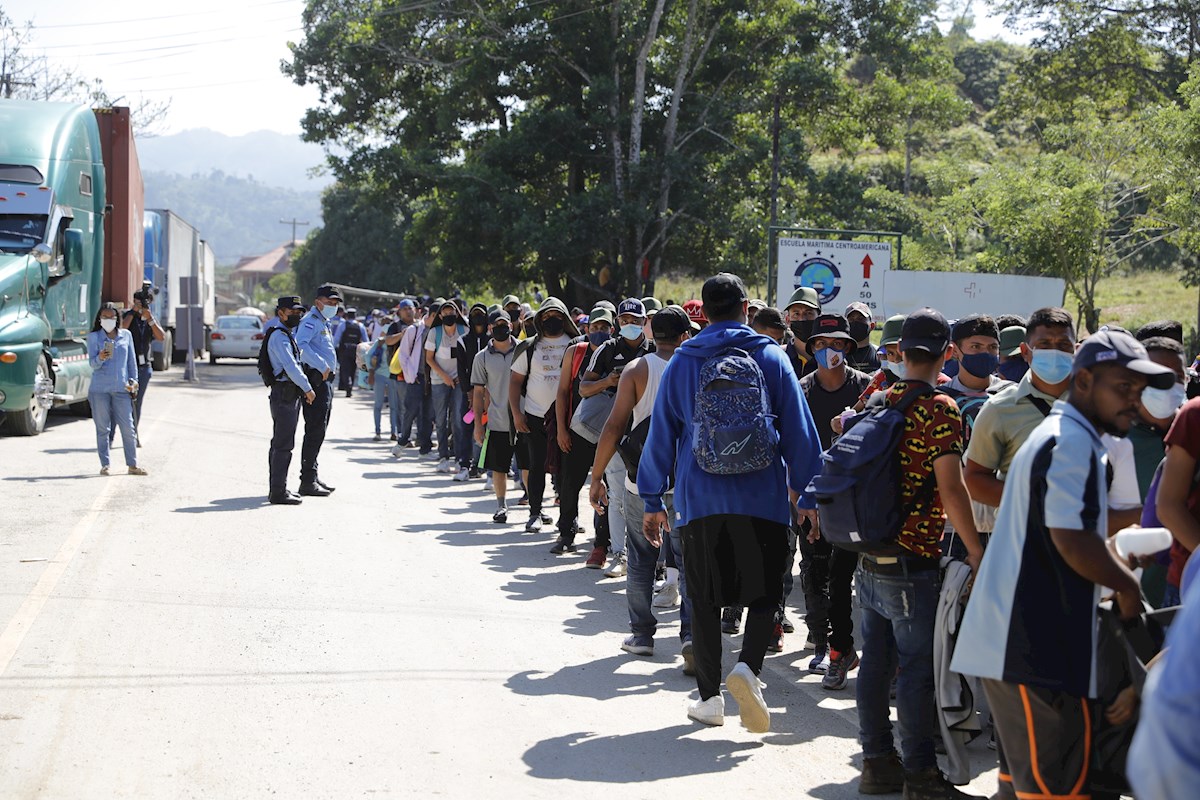 La Migra&#39; detiene a 21 inmigrantes en un casa de seguridad y tras  persecución - Noticiero.lat