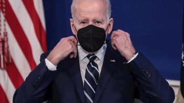 Joe Biden anuncia más tests gratuitos y más médicos militares ante la variante Ómicron