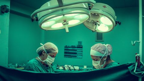 California supera 6 millones de infecciones por Covid y actualmente tiene 11,048 hospitalizados