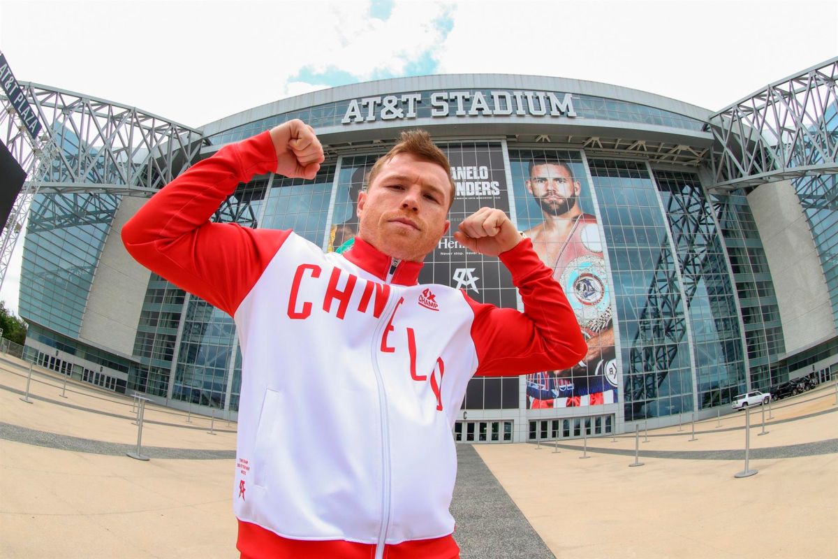 Canelo le quitó el invicto a Caleb Plant en noviembre de 2021.