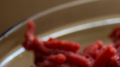 Carne molida vendida en Kroger y Walmart en retiro de supermercados tras encontrarse E. coli