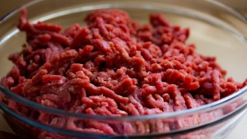 Carne molida vendida en Kroger y Walmart en retiro de supermercados tras encontrarse E. coli