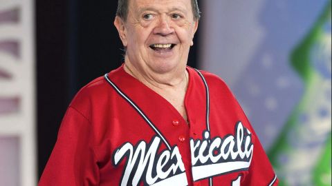 Chabelo aclara estado de salud.