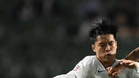 El delantero Duan Liuyu (Izq) fue el encargado de anotar el primer gol del 2022.
