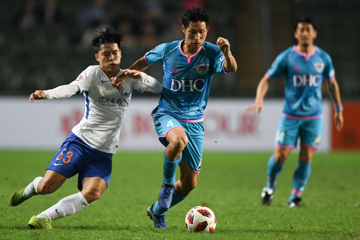 El delantero Duan Liuyu (Izq) fue el encargado de anotar el primer gol del 2022.