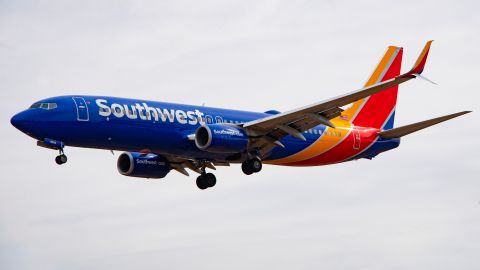 CJ Bostic, la primera azafata afroamericana de Southwest Airlines, murió a los 73 años