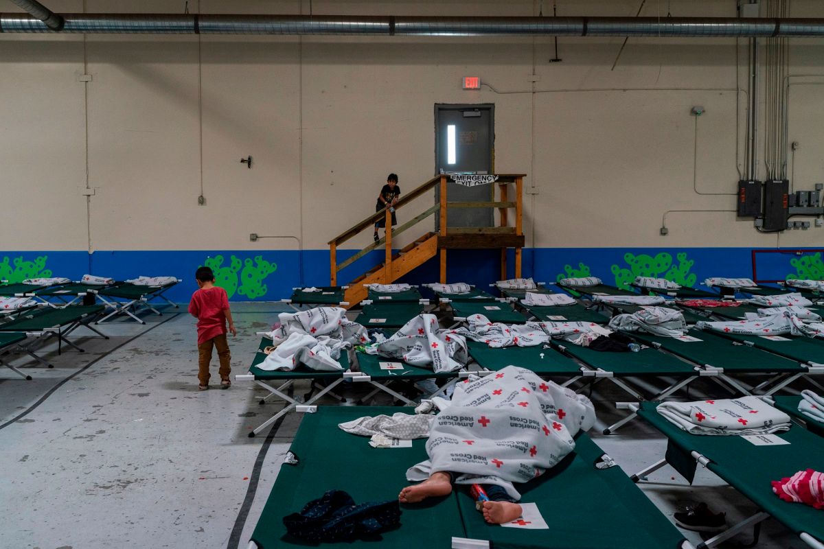 La Administración Biden logró bajar el número de niños migrantes bajo su custodia.