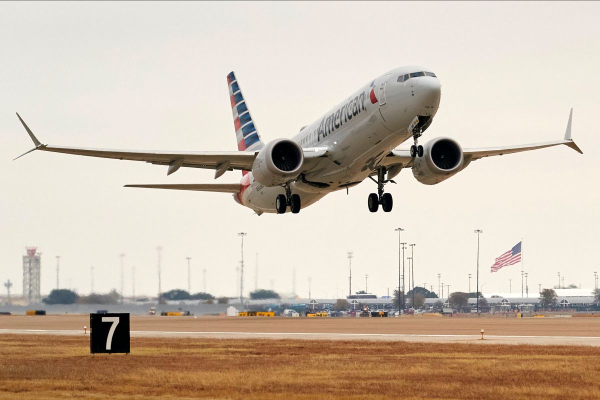 La Administración Federal de Aviación anunció que impondría multas ejemplares a pasajeros indisciplinados.
