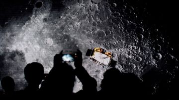 China aprueba construir una base de exploración en el polo sur de la Luna
