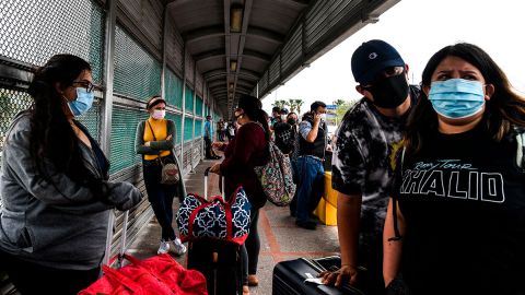 EEUU pone “mano dura” en fronteras; exigirá vacuna a quienes entren desde México o Canadá por tierra o ferry