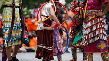 Canadá otorga indemnización millonaria para compensar a las familias indígenas separadas por el gobierno