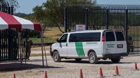 ‘La Migra’ detiene a 21 inmigrantes en un casa de seguridad tras persecución