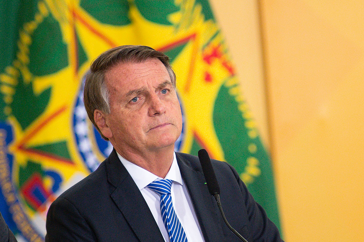 Jair Bolsonaro, Presidente De Brasil, Es Hospitalizado Por Problemas ...