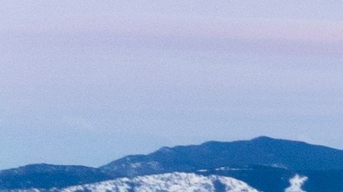 Nieve sobre los escombros que dejó un incendio en Colorado.