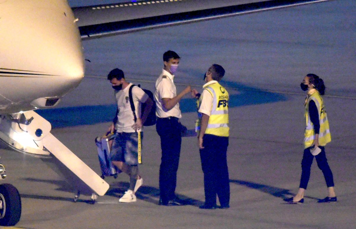 How fast!  Messi tested negative for COVID-19 and is already in France to train with PSG