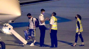 Lionel Messi abordó un vuelo privado hacia Francia en horas de la media noche de este miércoles.