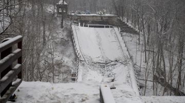 Investigadores de la NTSB buscan pistas tras colapso del puente de Pittsburgh