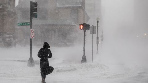 Videos muestran la magnitud de la tormenta de nieve que azotó el noreste de EE.UU.