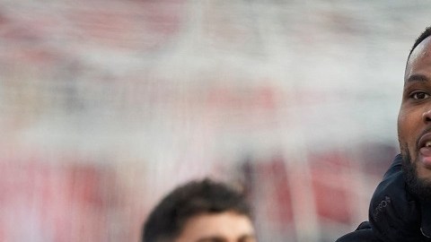 Cyle Larín celebra el primer gol del compromiso para Canadá.
